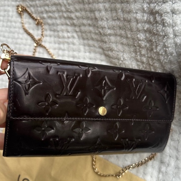 Louis Vuitton - Picture 7 of 10